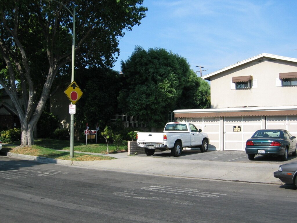 Building Photo - 8342 Amigo Ave