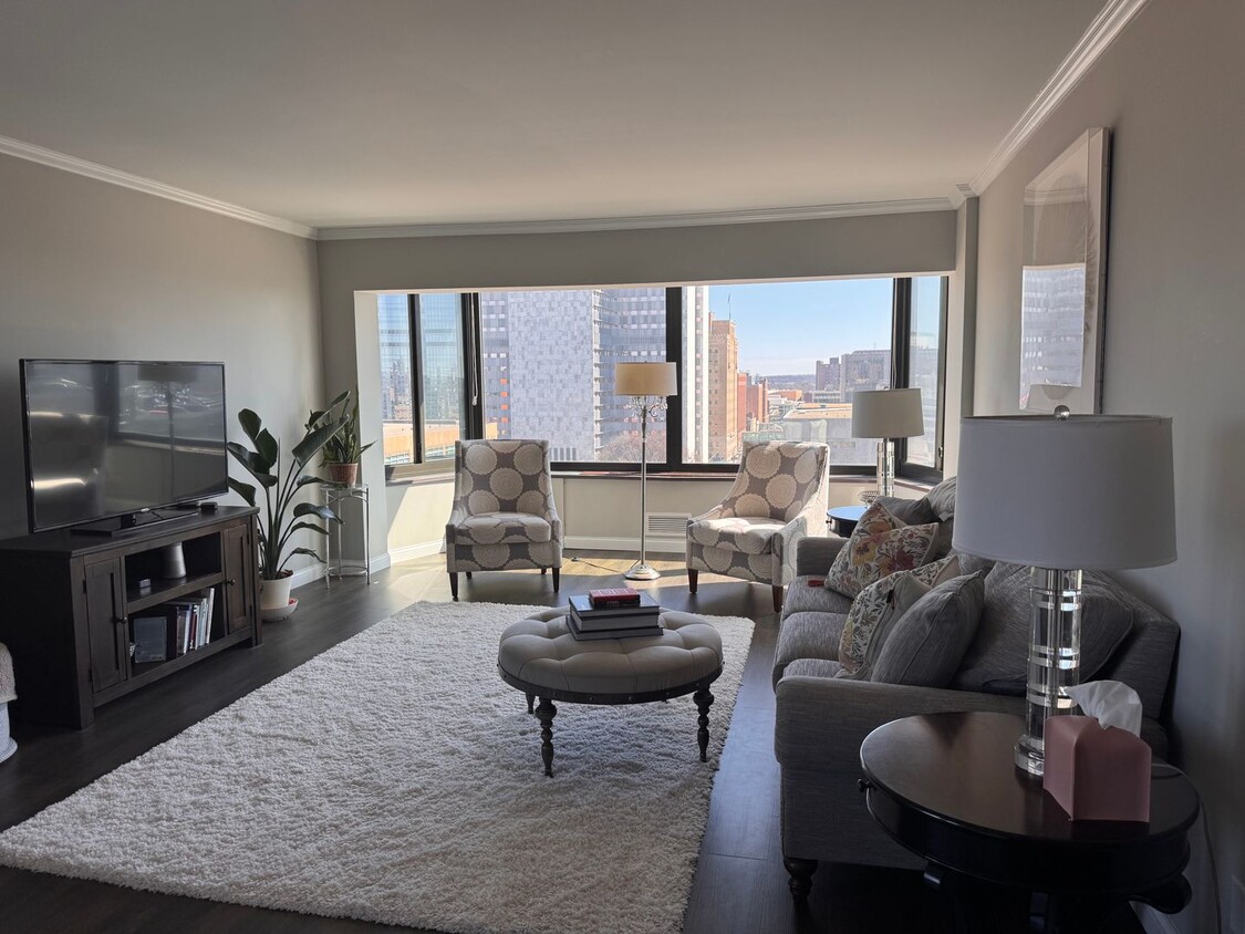 Foto principal - 207 5th Ave SW