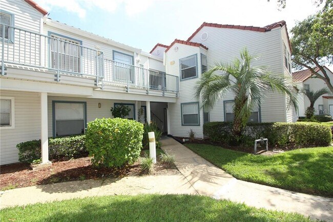 Frente - Acceso al condominio del segundo piso - 2556 Woodgate Blvd
