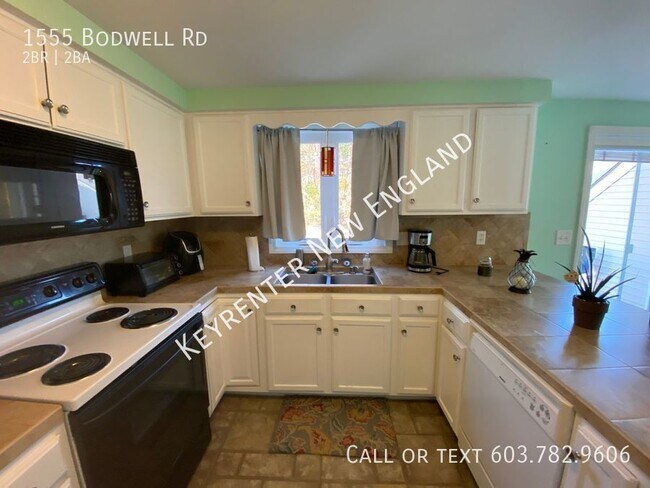 Foto del edificio - 1555 Bodwell Rd