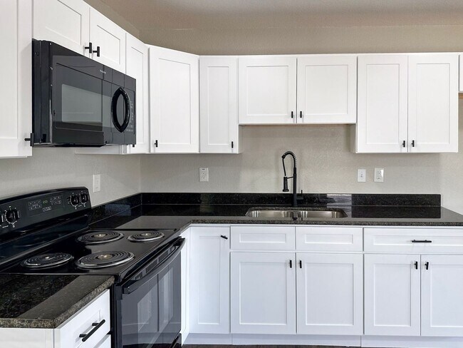 2 Bed / 1 Bath / Detached Garage - 2 Bed / 1 Bath / Detached Garage House