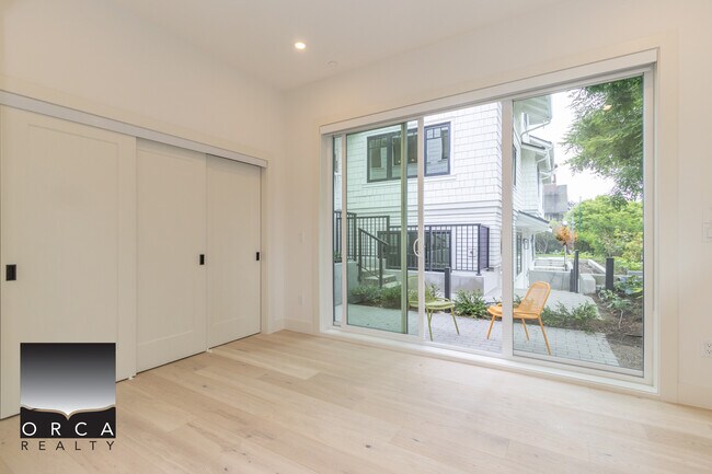 Building Photo - 5260 Larch St