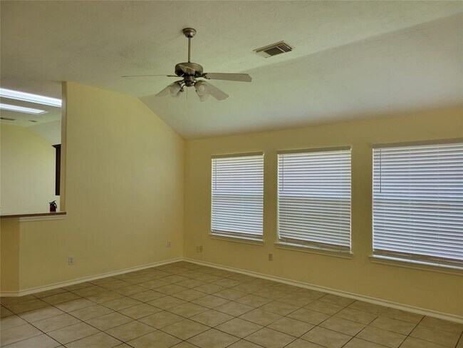 Foto del edificio - 6919 Pheasant Oak Dr