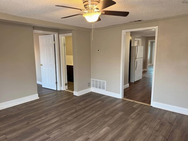 Foto del edificio - 3133 Jacqueline Rd