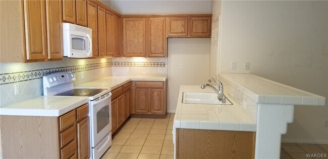 Building Photo - 12 Torrey Pines Dr S