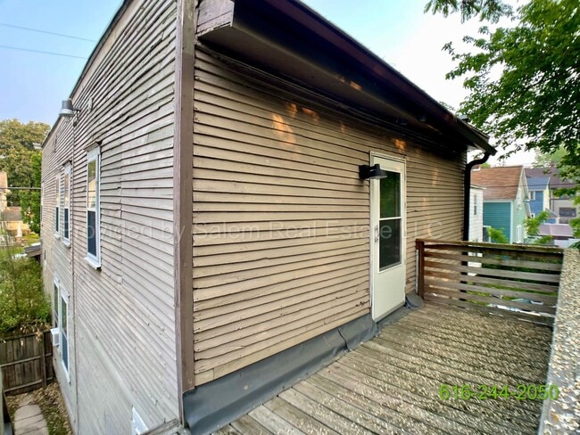 Building Photo - 344 Diamond Ave SE