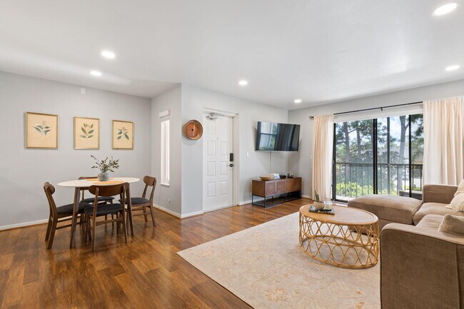 Building Photo - 1455 SW Silver Pine Way