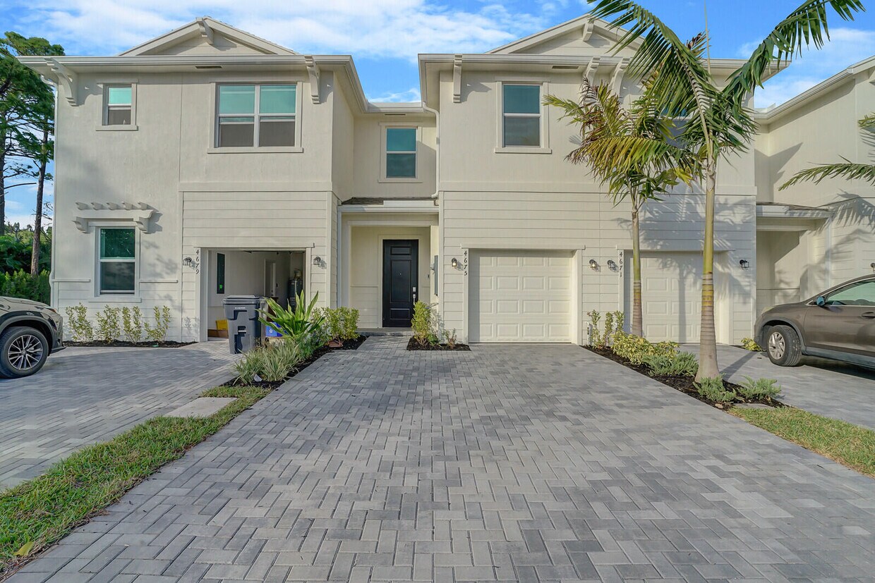 4675 Hollister Ave, Lake Worth, FL 33463 Townhome Rentals in Lake Worth FL
