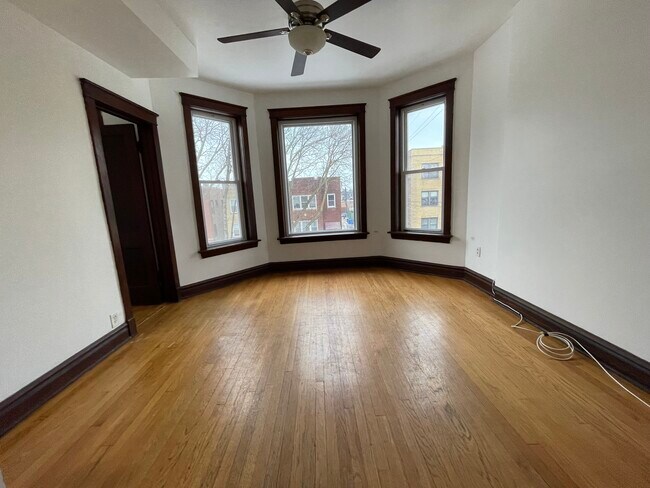 Building Photo - 3214 N Kostner Ave