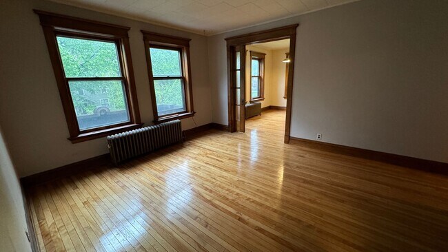 Building Photo - Belmont Apartments 611 Gertrud, 402 S 6th,...