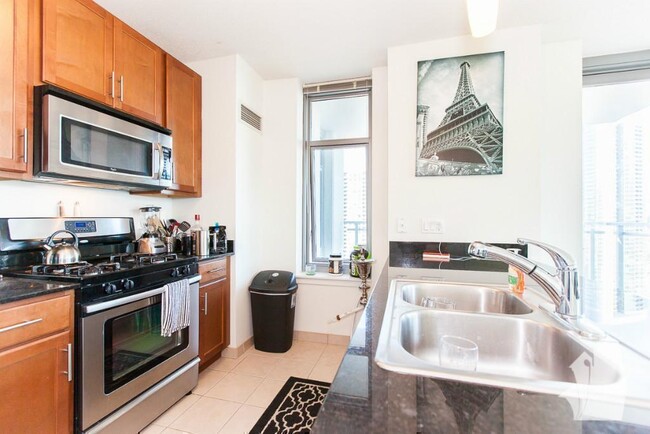 Foto del edificio - 1 bedroom in Chicago IL 60661