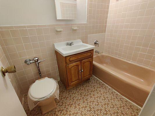 Foto del edificio - 2 bedroom in BRONX NY 10457