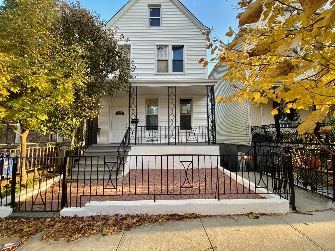 Front Entrance - 68 Sunnyside Ave