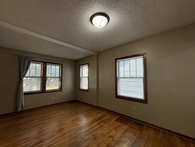 Foto del edificio - Single Family Home located south of Como Park! Apply TODAY!