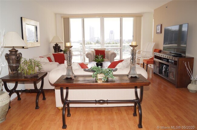 Foto del edificio - 7000 Island Blvd