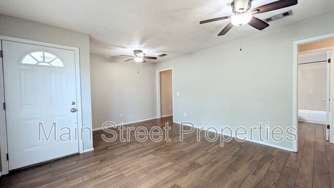 Building Photo - 9648 Hollowbrook Dr