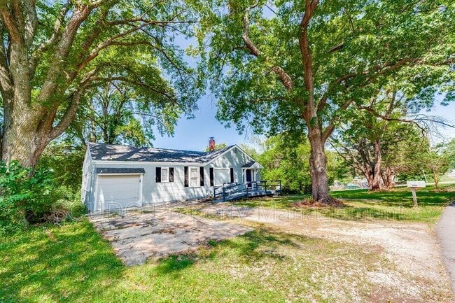 Building Photo - 2806 S 37th St
