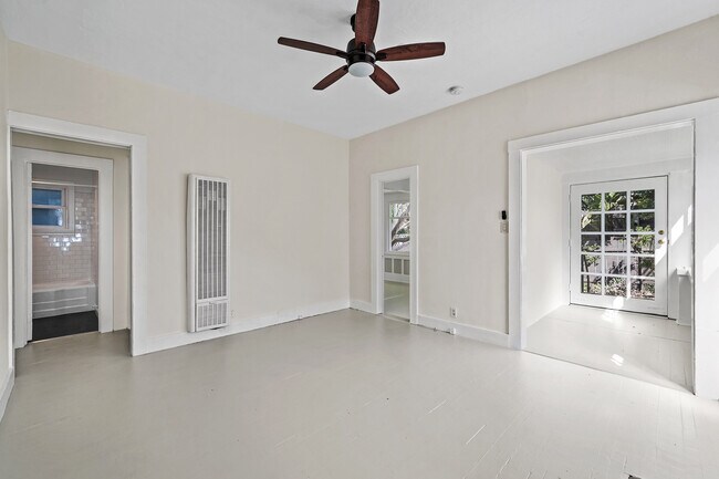 Foto del edificio - 50 Wavecrest Ave