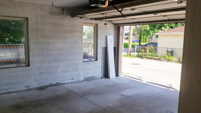 Building Photo - 3864 Wehrman Ave