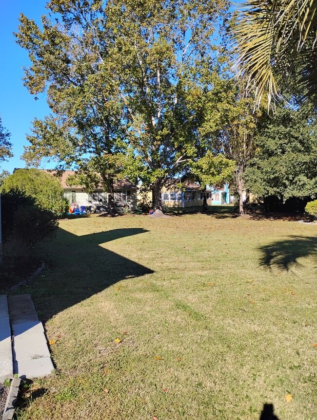 Building Photo - Gleneagles Drive