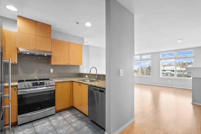 Building Photo - SPACIOUS, AIRY and MODERN Corner Unit in N...