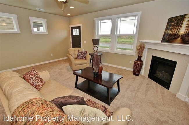Building Photo - 3 br, 2.5 bath House - 8130 S Snow Bird Ave