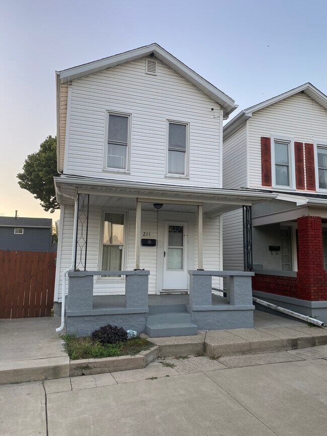 Foto del edificio - 211 Burns Ave