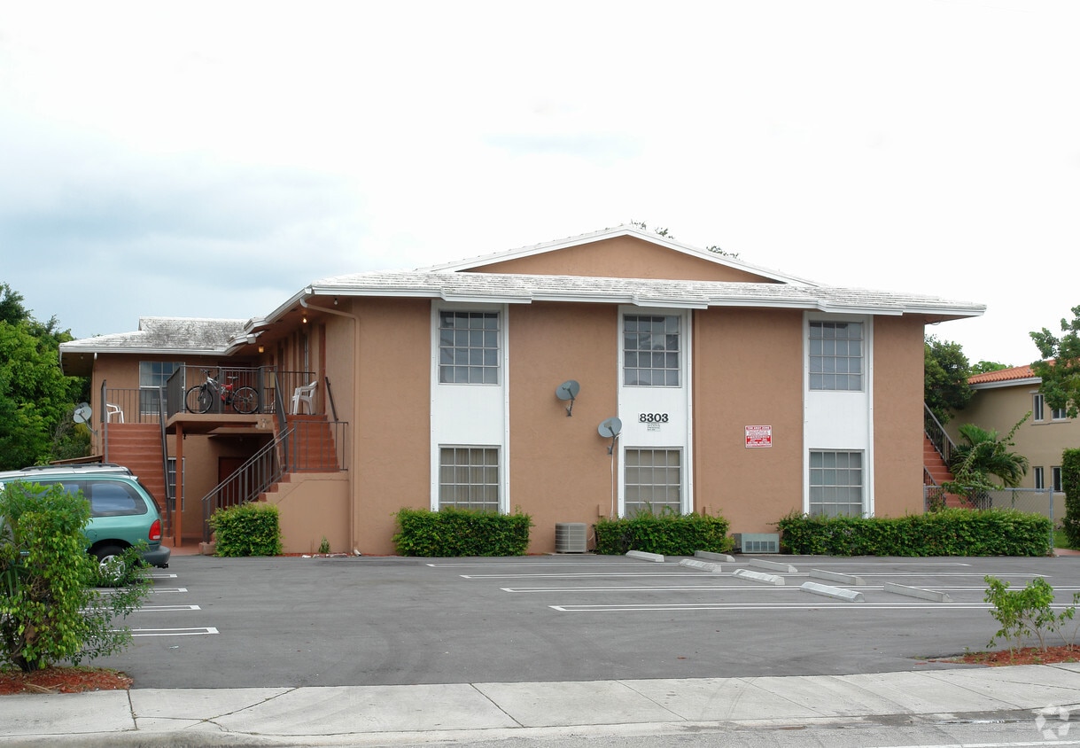Primary Photo - 8303 W Sample Rd