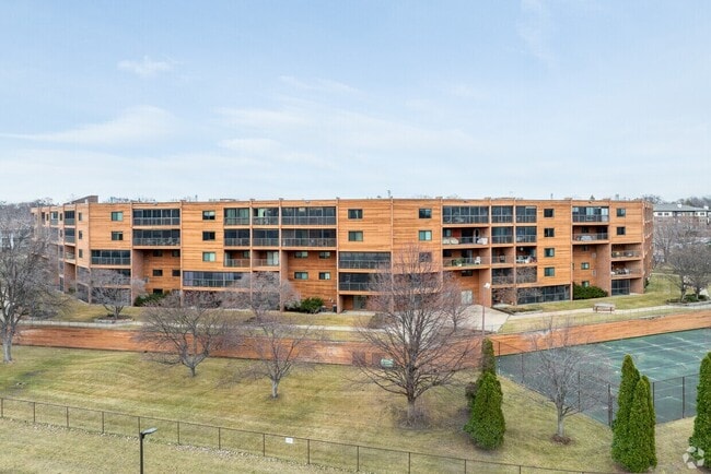 Building Photo - 3320 Louisiana Ave S