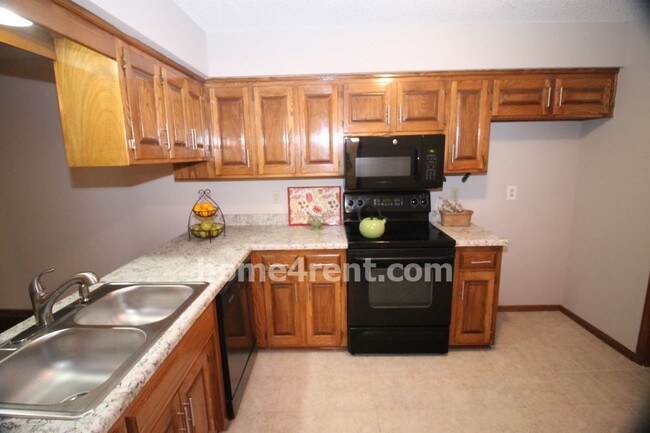 Building Photo - 10804 W 116th St