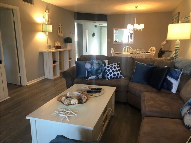 Foto del edificio - 861 Maple Ct