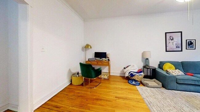 Foto del edificio - 1339 W Addison St