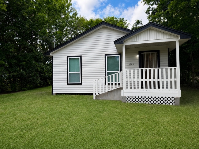 Building Photo - 4706 N Wayside Dr