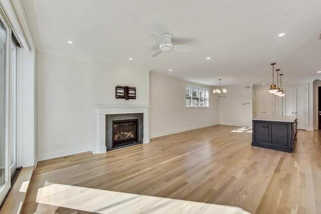 Foto del edificio - 3815 N Lakewood Ave