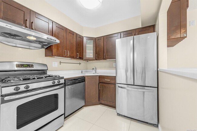 Foto del edificio - 135-08 82nd Ave