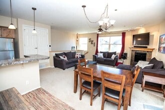 Building Photo - 180 Spinner Ct