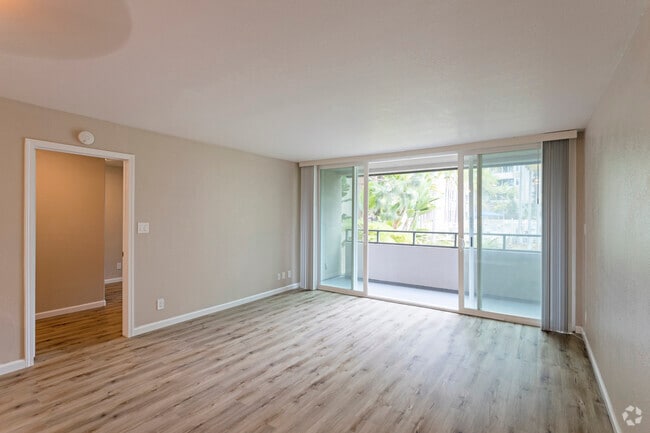 2HAB, 2BA - 1,050 FT² - Los Arboles Apartments