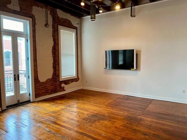 Building Photo - For Rent – Downtown Jonesboro Loft Apartment