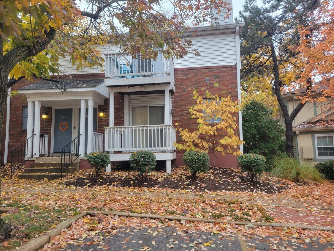 1696 E Swan Cir Unit 1696, Brentwood, MO 63144 Condo for Rent in