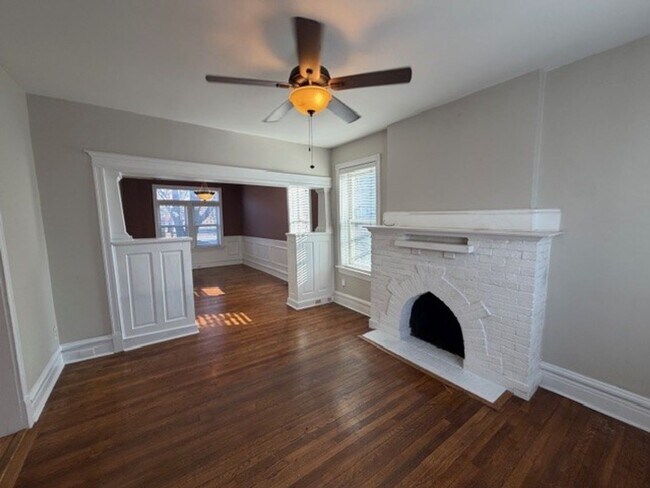 Building Photo - Garden District Gem Just Steps from It All