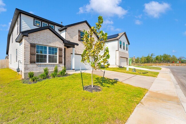 Building Photo - Spacious Far West San Antonio Gem