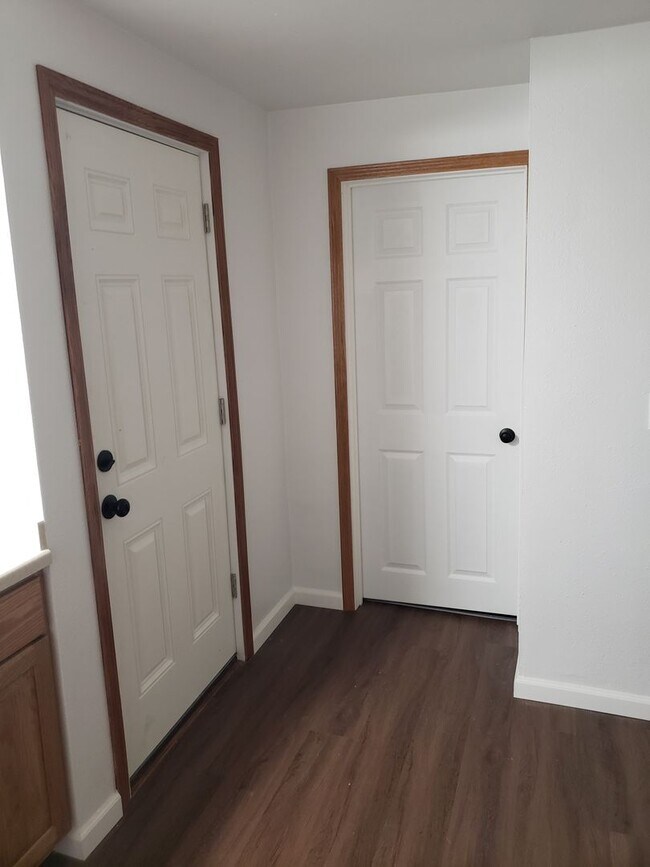 Building Photo - 3 Bed 1 Bath in Tomah, WI