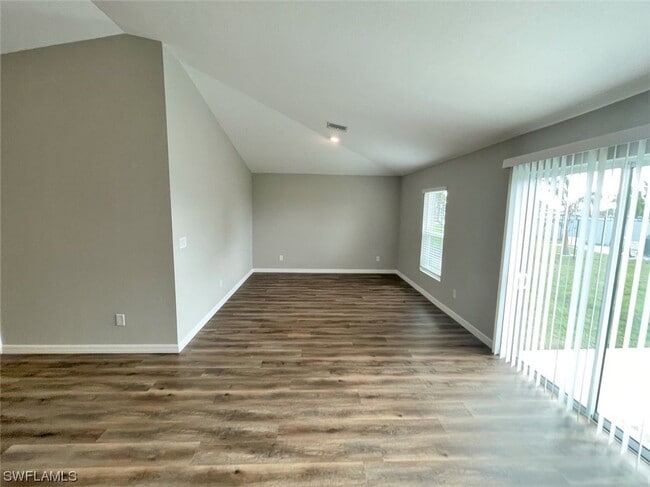 Building Photo - 1405 SW 1st St