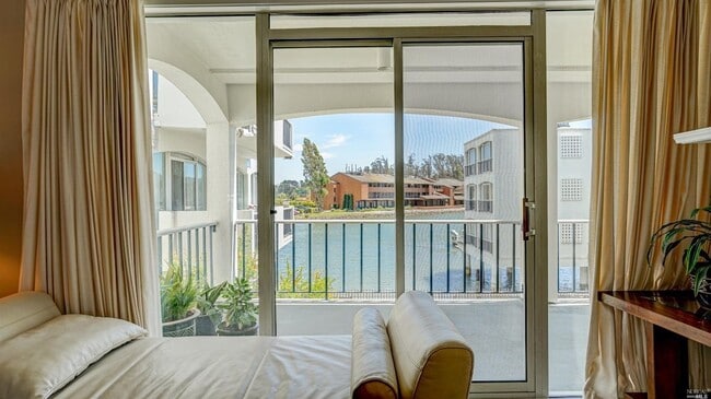 Building Photo - 1220 Shelter Bay Ave