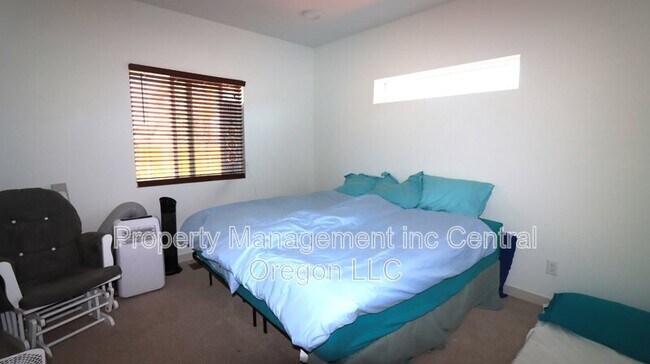 Foto del edificio - 16464 Bassett Rd