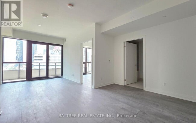 Photo du bâtiment - 2 Erskine Rd