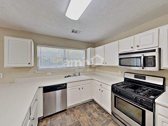 Building Photo - 329 Westminster Dr