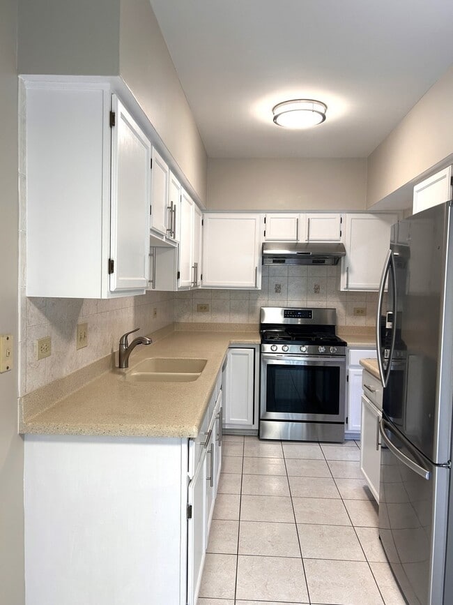 Foto del edificio - 1227 S Parkside Dr