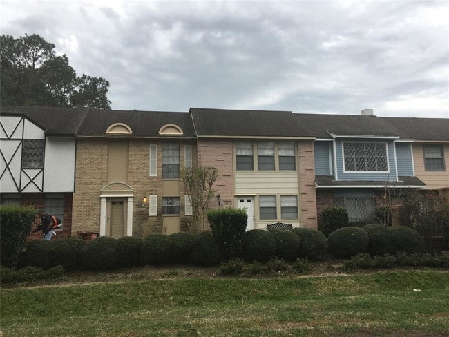 Building Photo - 425 Sunset Dr