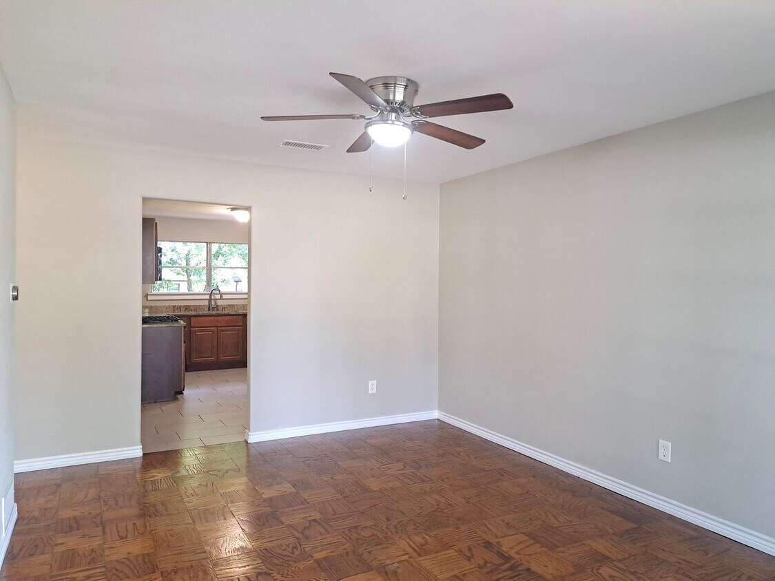 Primary Photo - 3 Bedroom / 1 Bath / 1 Car Garage